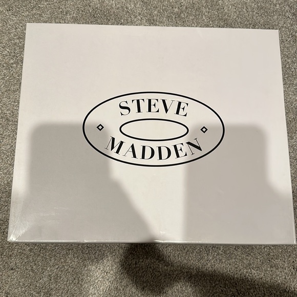 Steve Madden Holly suede pull on boot with inside zipper closure, Brand NEW - Picture 9 of 13